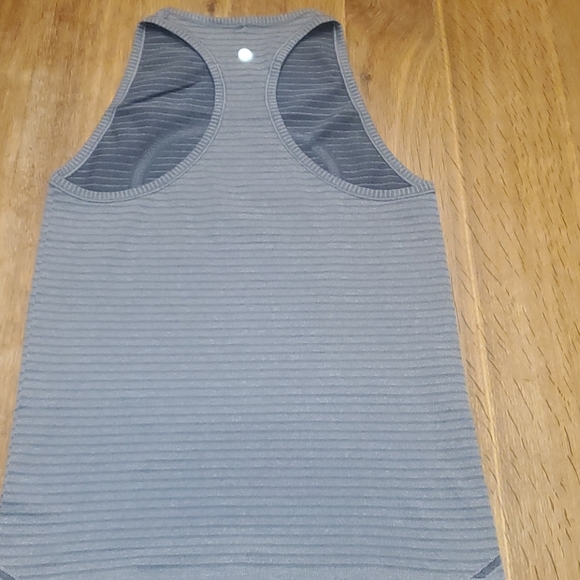 Lululemon athletic top - Picture 3 of 4